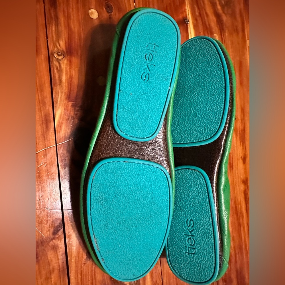 Tieks Clover Green Leather Ballet Flats - Picture 3 of 3